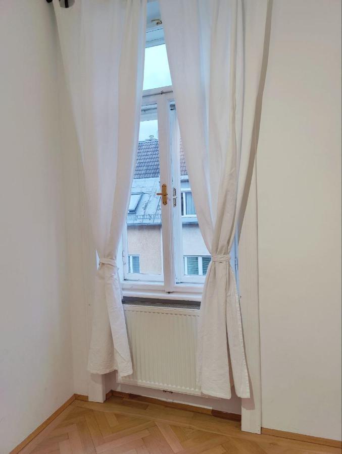 Central Mariahilfer Apartment 4 Min To The City Shopping Center And Schoenbrunn Palace Vienna Esterno foto