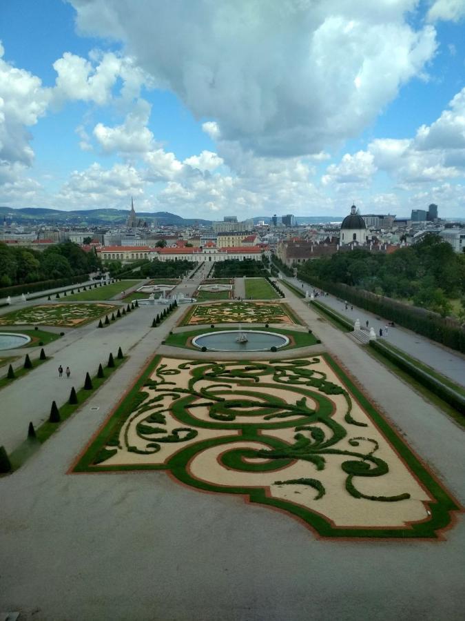Central Mariahilfer Apartment 4 Min To The City Shopping Center And Schoenbrunn Palace Vienna Esterno foto