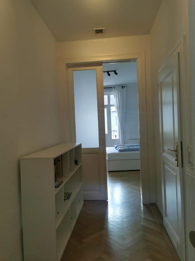 Central Mariahilfer Apartment 4 Min To The City Shopping Center And Schoenbrunn Palace Vienna Esterno foto
