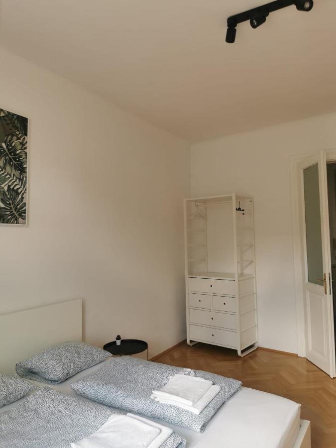 Central Mariahilfer Apartment 4 Min To The City Shopping Center And Schoenbrunn Palace Vienna Esterno foto