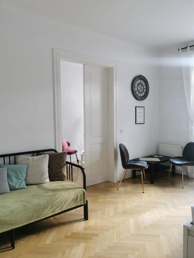 Central Mariahilfer Apartment 4 Min To The City Shopping Center And Schoenbrunn Palace Vienna Esterno foto