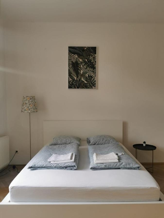 Central Mariahilfer Apartment 4 Min To The City Shopping Center And Schoenbrunn Palace Vienna Esterno foto