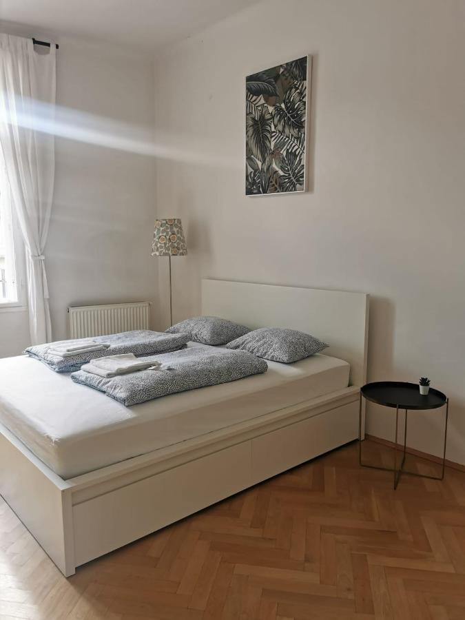 Central Mariahilfer Apartment 4 Min To The City Shopping Center And Schoenbrunn Palace Vienna Esterno foto
