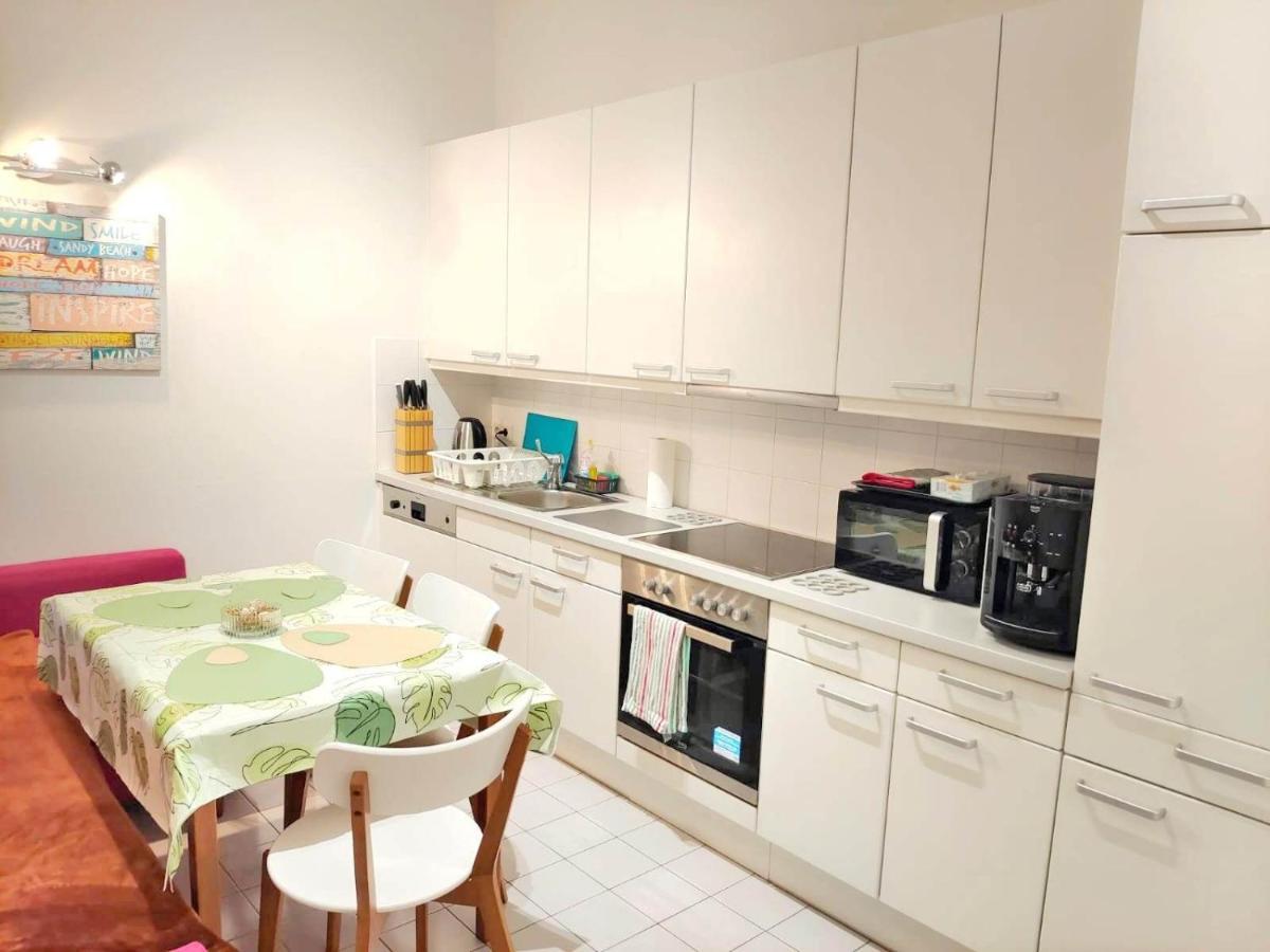 Central Mariahilfer Apartment 4 Min To The City Shopping Center And Schoenbrunn Palace Vienna Esterno foto